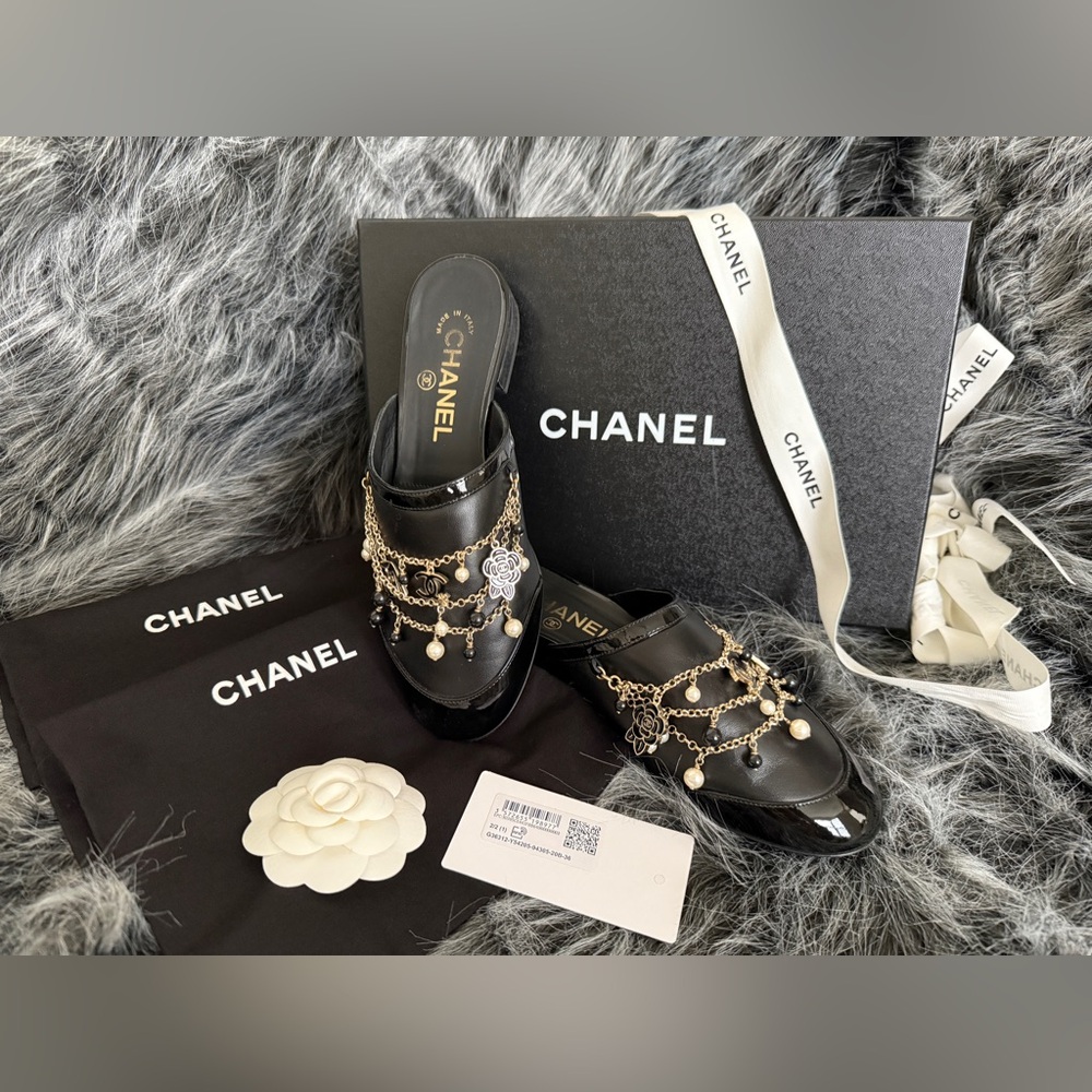 CHANEL Lambskin Patent Pearl Chain Charm CC Mules 36 Black - Picture 3 of 6